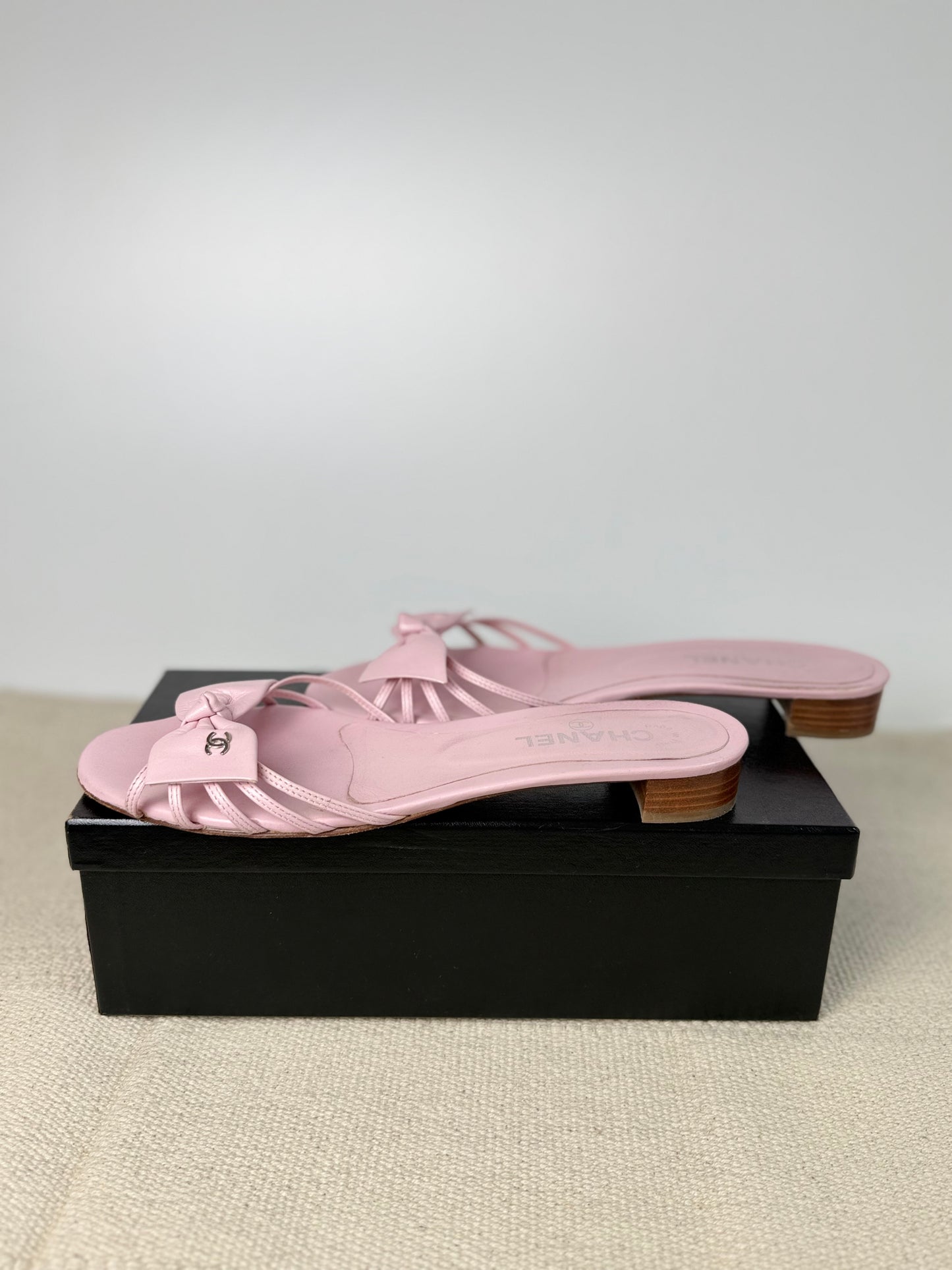 Chanel Sandals Pink Bow Size 40,5