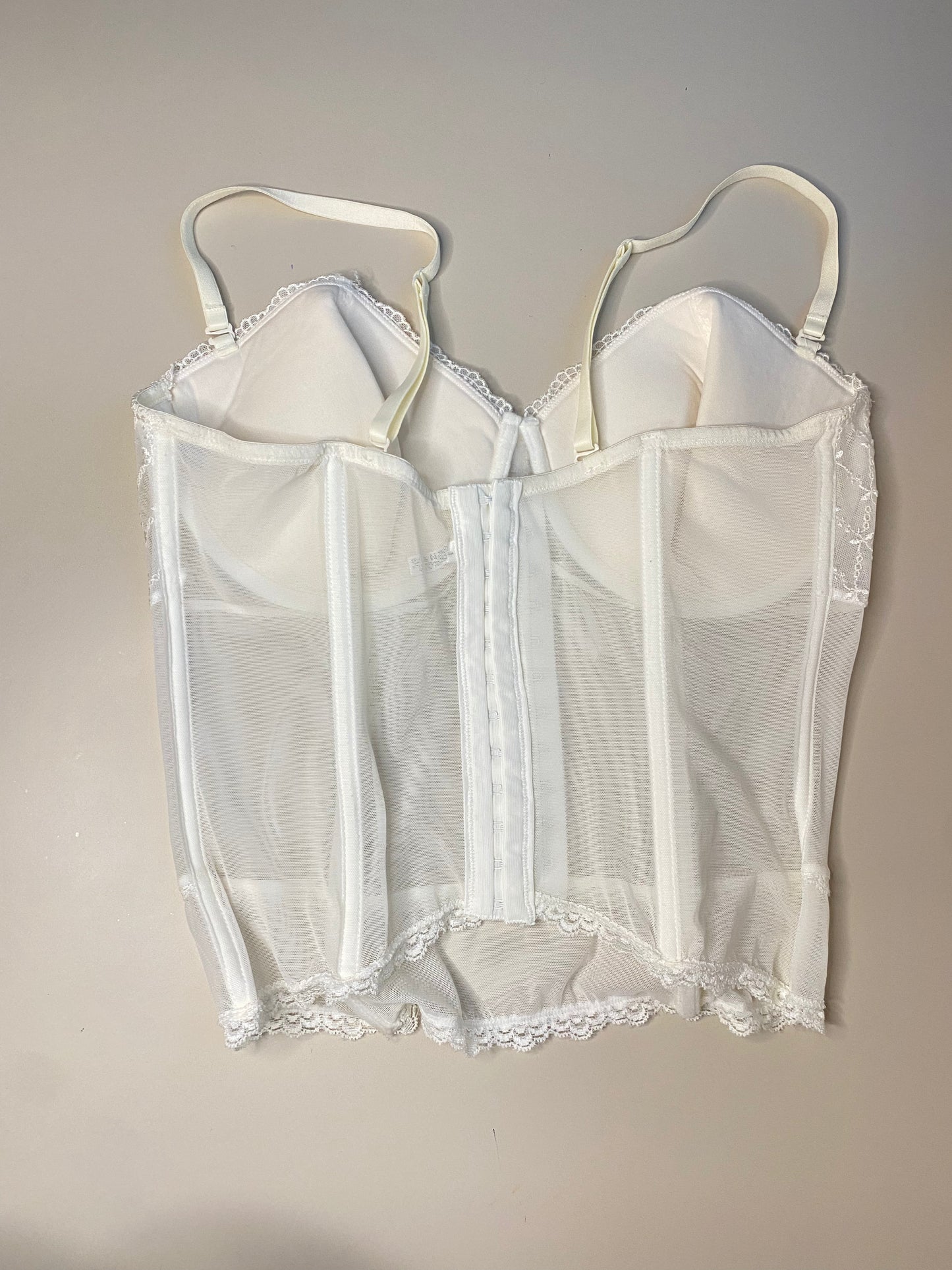 Weiße Corsage mit süßer Stickerei 90 C-D