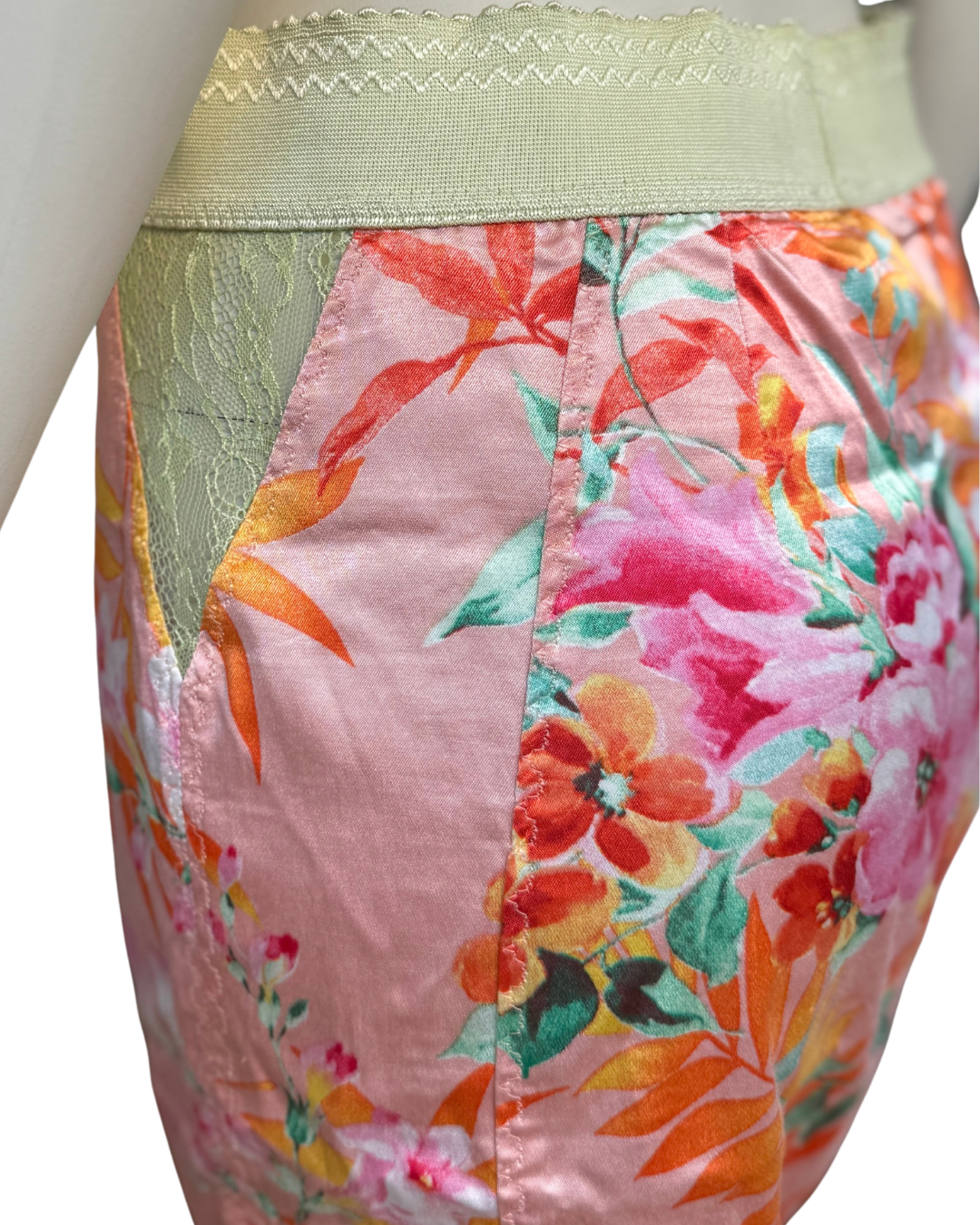 D&G Dolce & Gabbana SS 2005 Iconic Tropical Print Skirt IT 42 Vintage