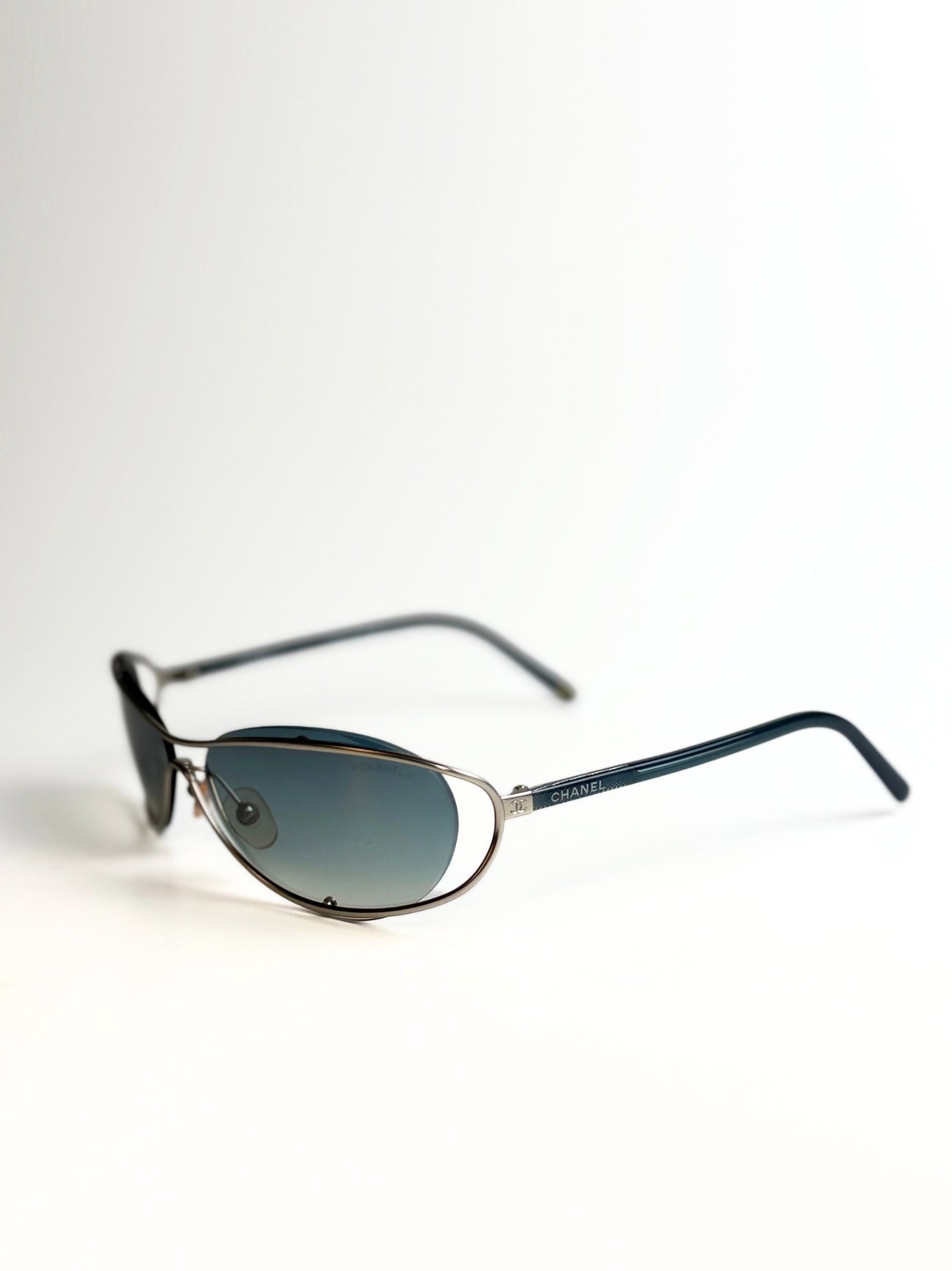 Vintage Chanel Silver Oval Sunglasses with Blue Ombre Lenses – Full Set