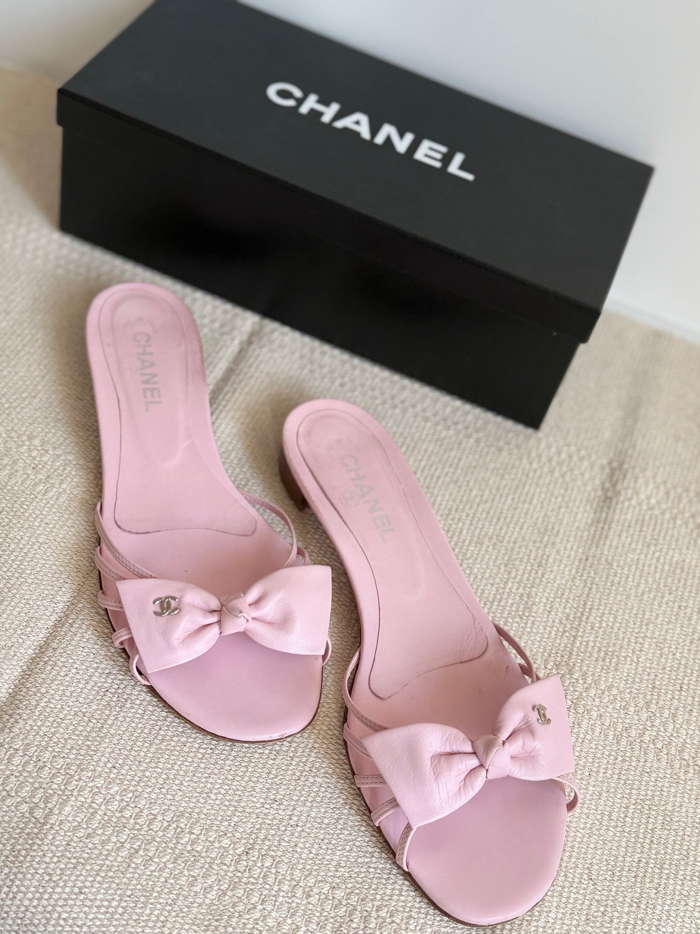 Chanel Sandals Pink Bow Size 40,5