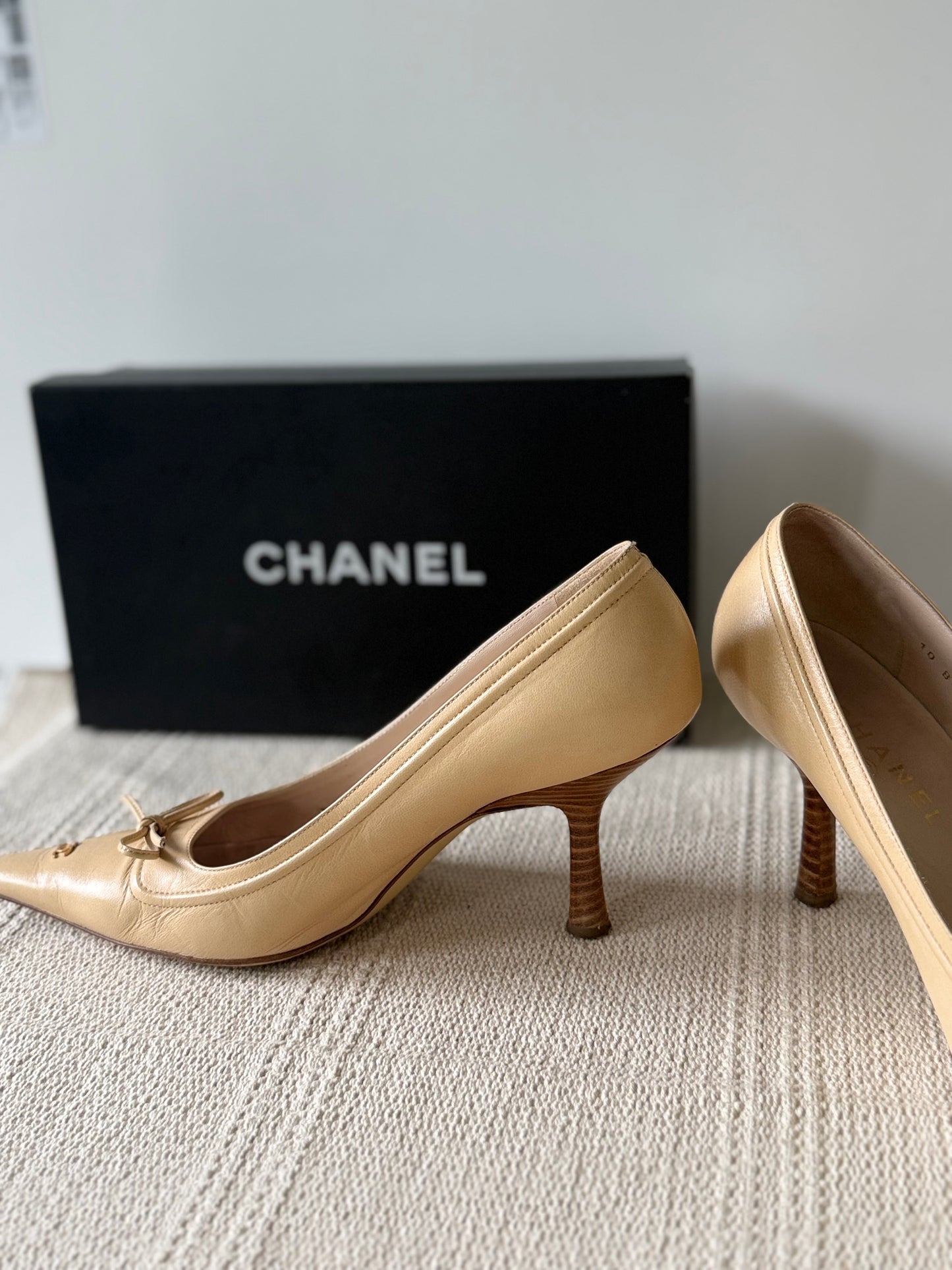 Vintage Chanel Pointed Toe Heels – Beige Leather, Size 40