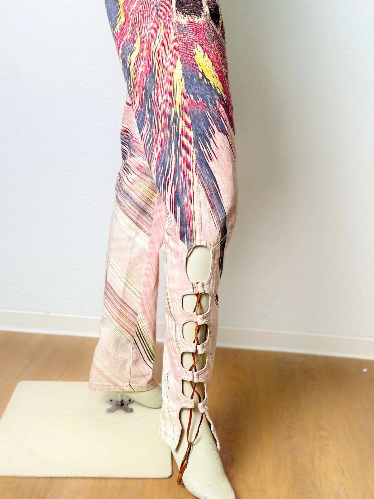Vintage Roberto Cavalli Feather Print Lace-Up Jeans – Size M