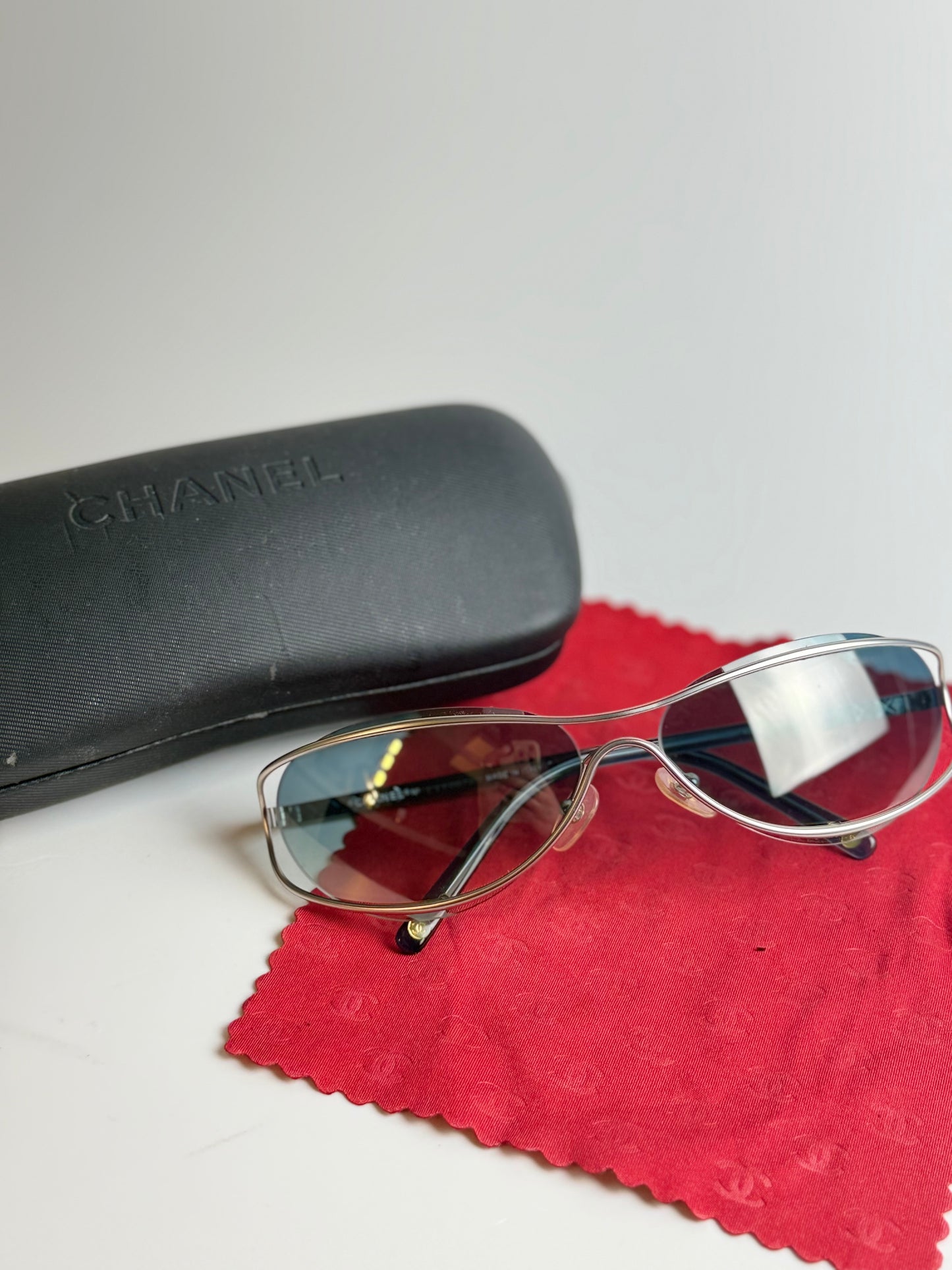 Vintage Chanel Silver Oval Sunglasses with Blue Ombre Lenses – Full Set