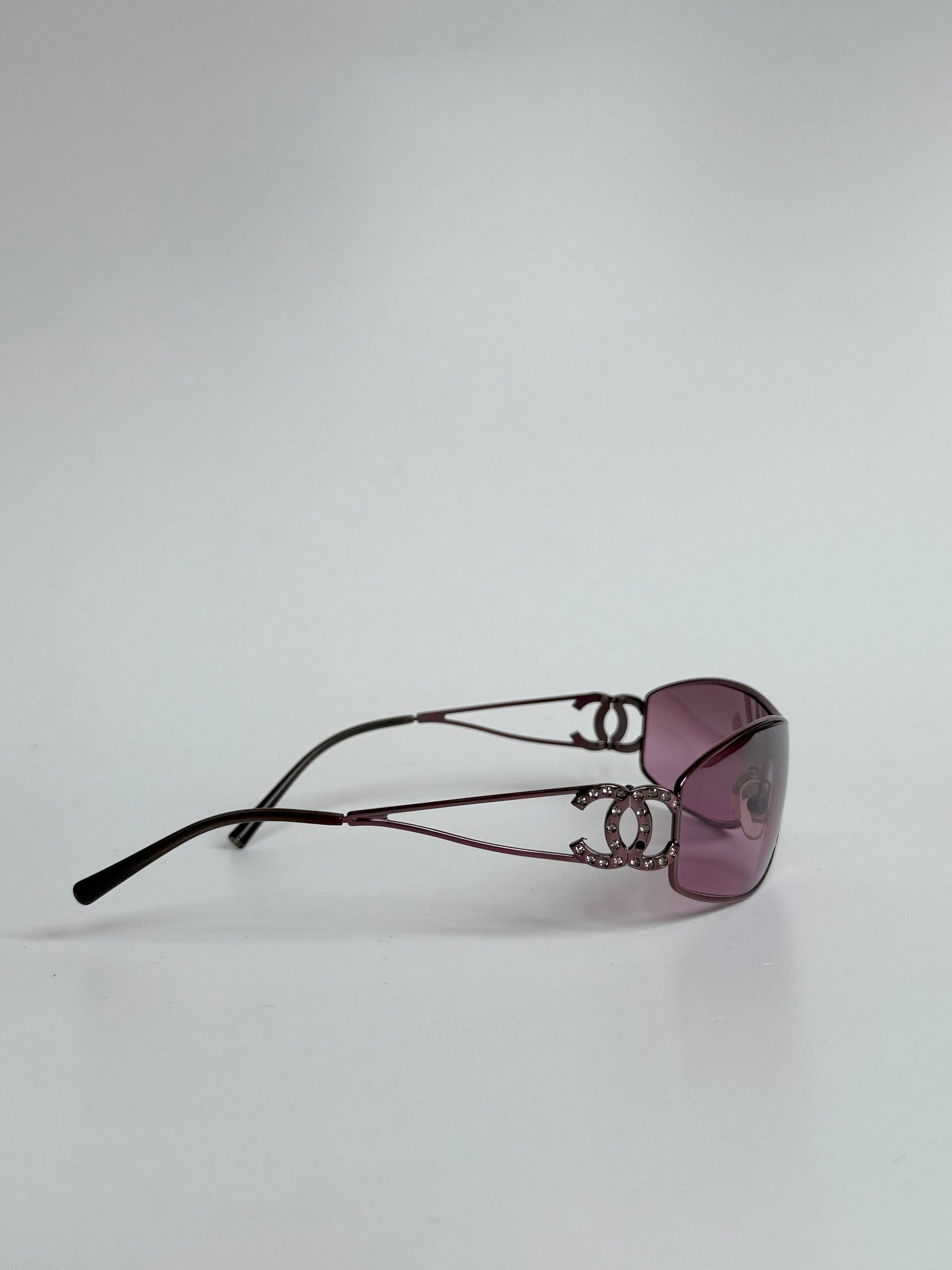 Chanel vintage pink sunglasses model 4073 with signature logo detail
