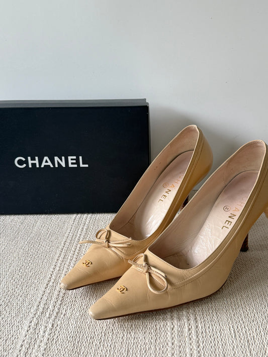 Vintage Chanel Pointed Toe Heels – Beige Leather, Size 40