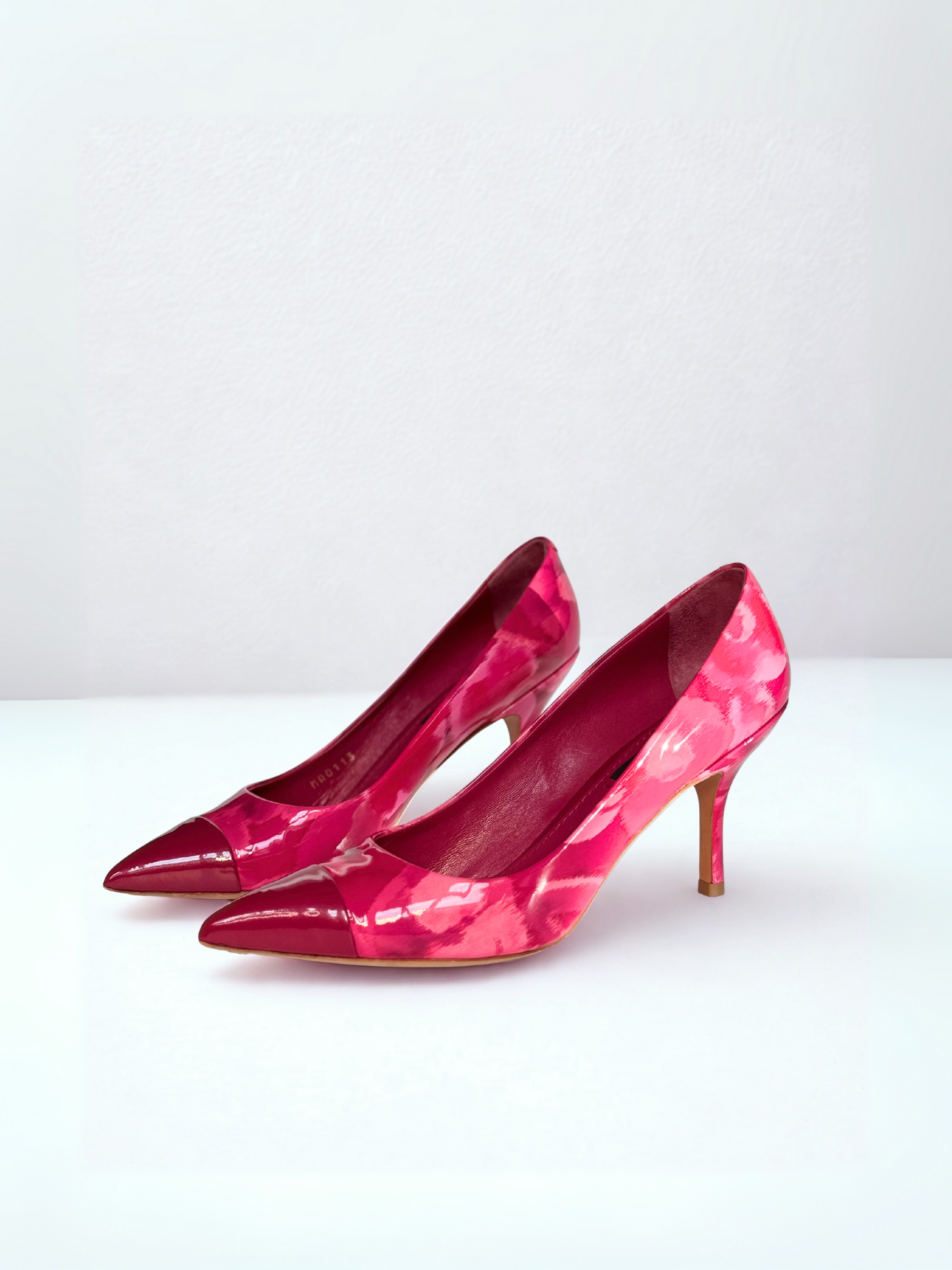 Side view of Louis Vuitton Vernis Ikat Pumps in pink, size 36