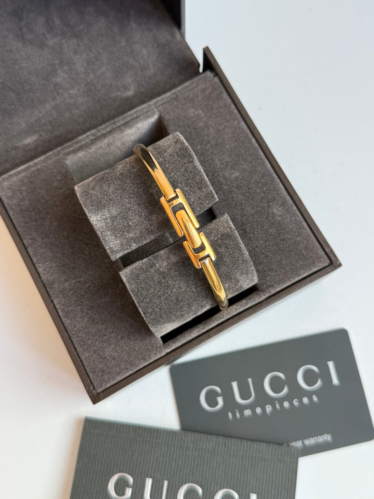 Vintage Gucci 1900L Bangle Watch Gold