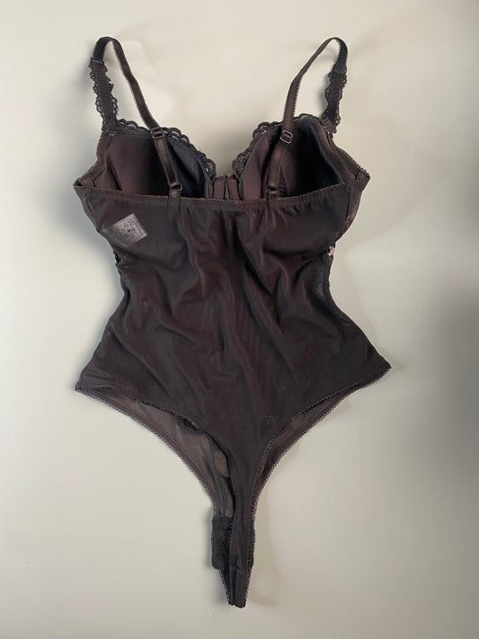 Brauner String Body mit Stickerei (70-80 B)
