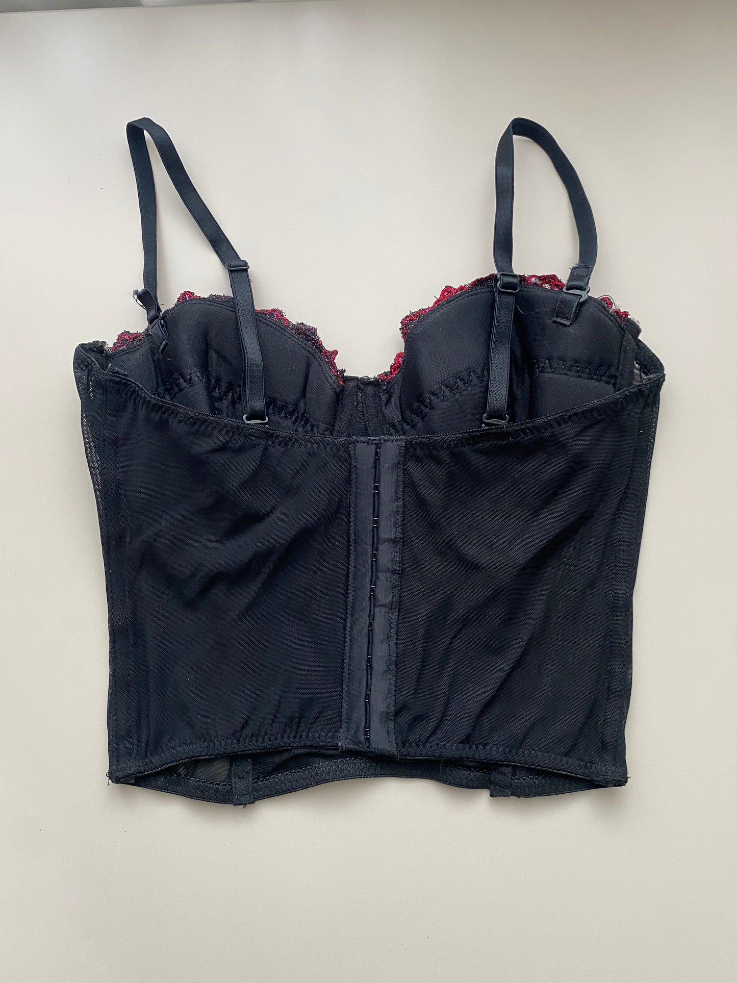 Kurzes Corset Top mit bunten Stickereien 80C