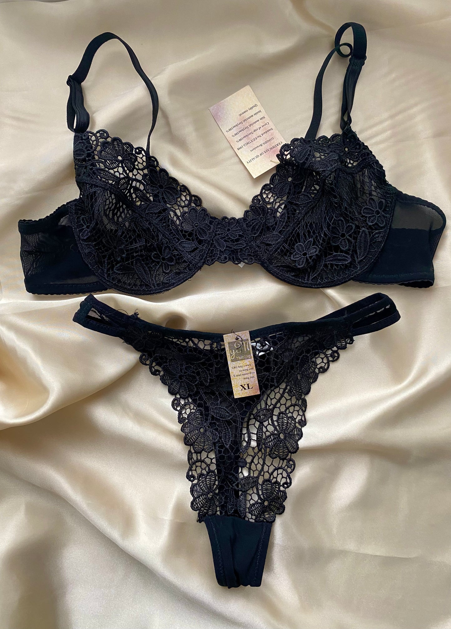 Neues BH-Set Schwarz mit String 85B