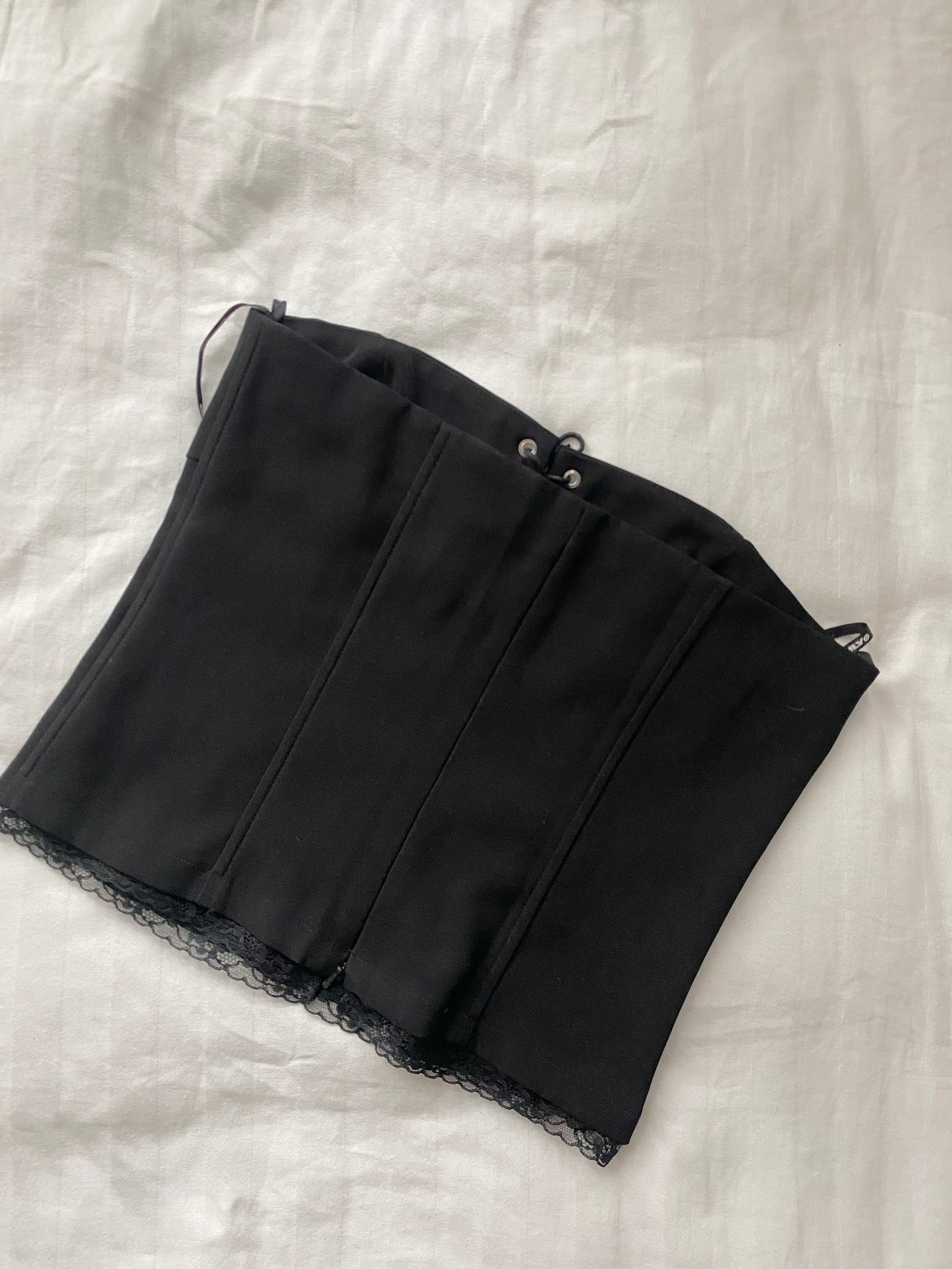 Schwarzes Korsett mit Schnür Details Trägerlos