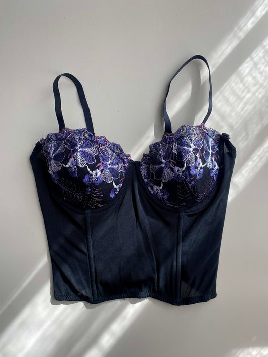 Corset Top mit Flieder Stickereien 75B