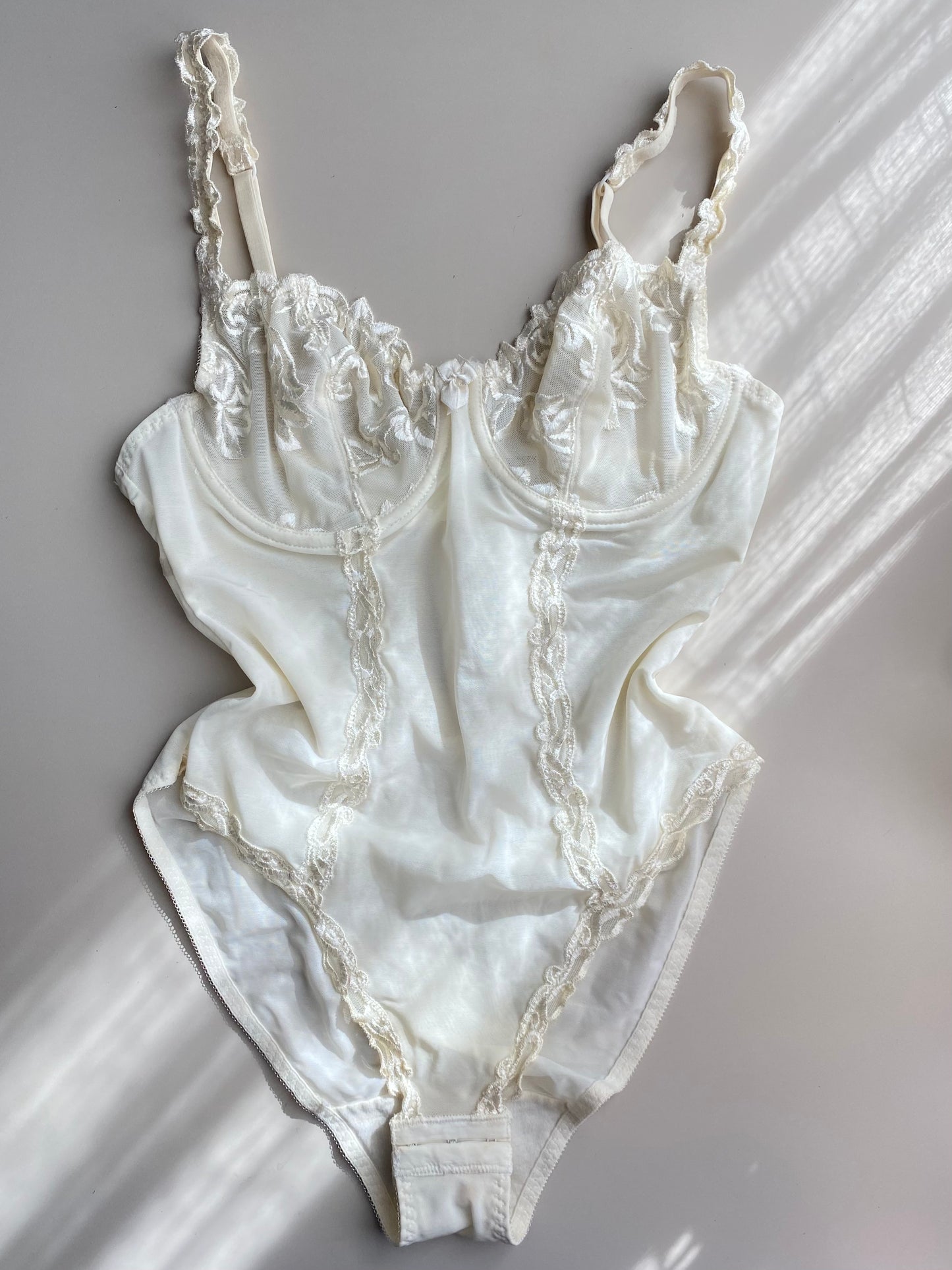 Schöner Vintage Body Creme Weiß 75-80B