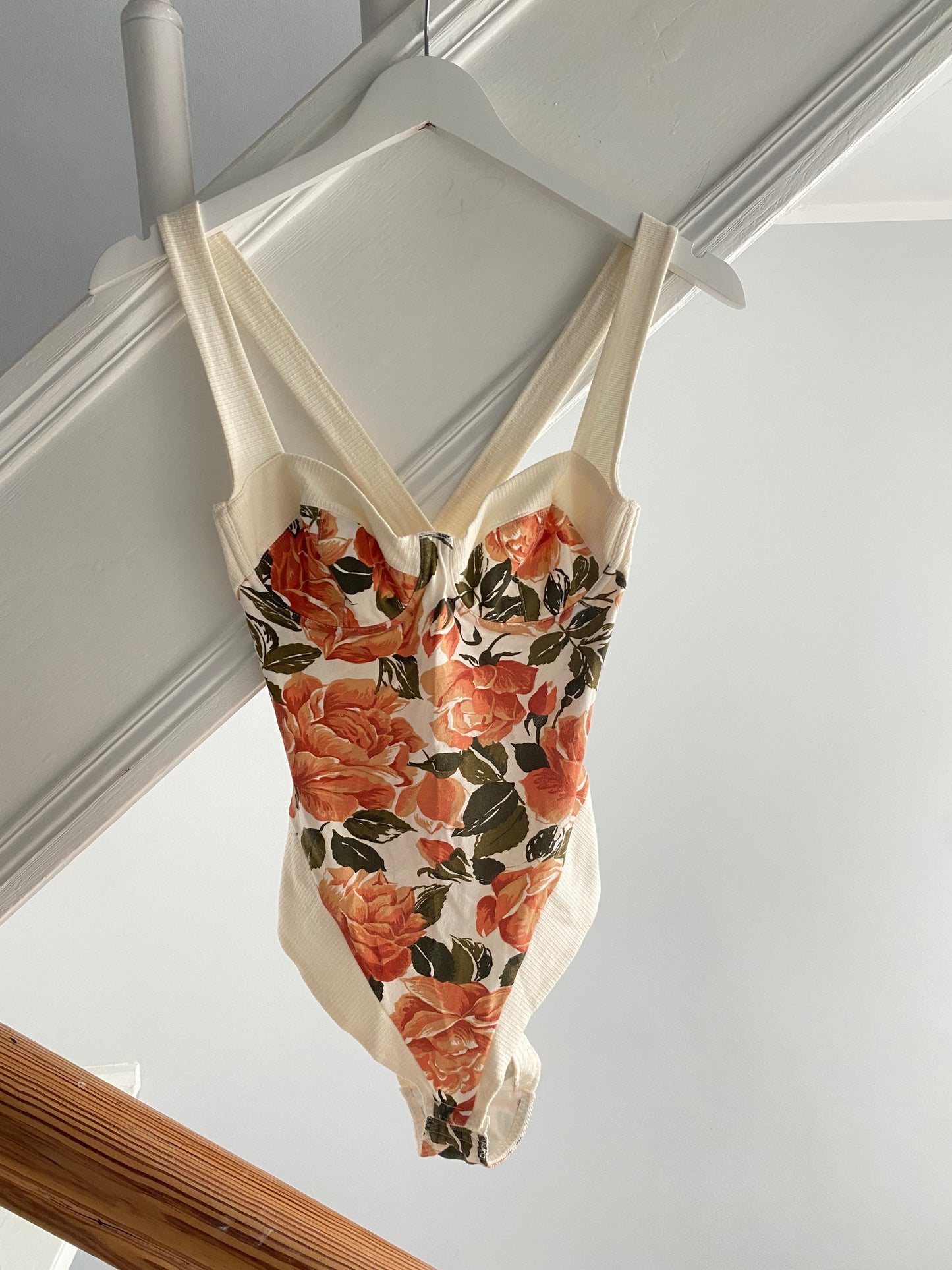 Vintage Body mit Rosen Print