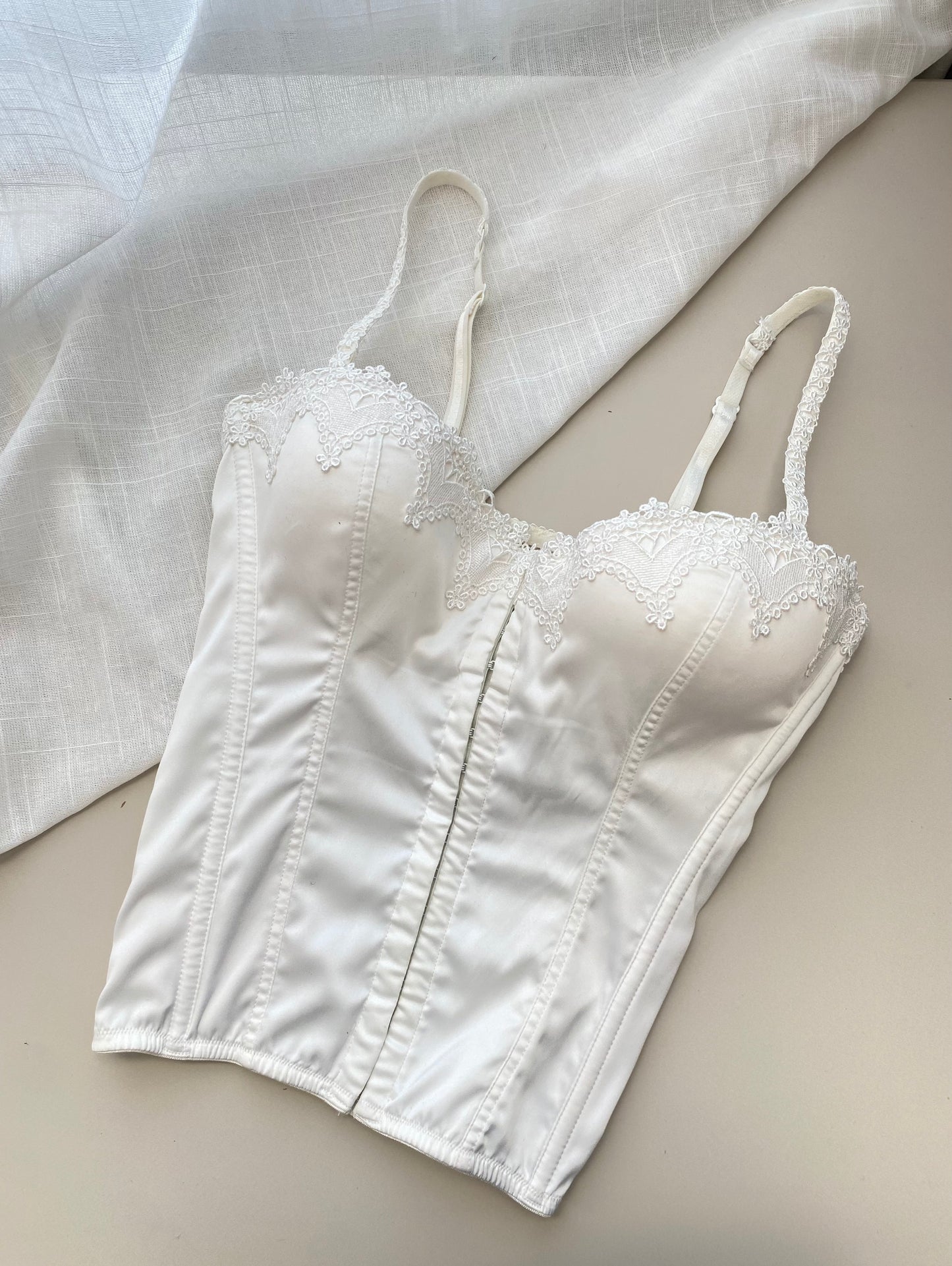 Vintage Korsett Satin Weiß 80B