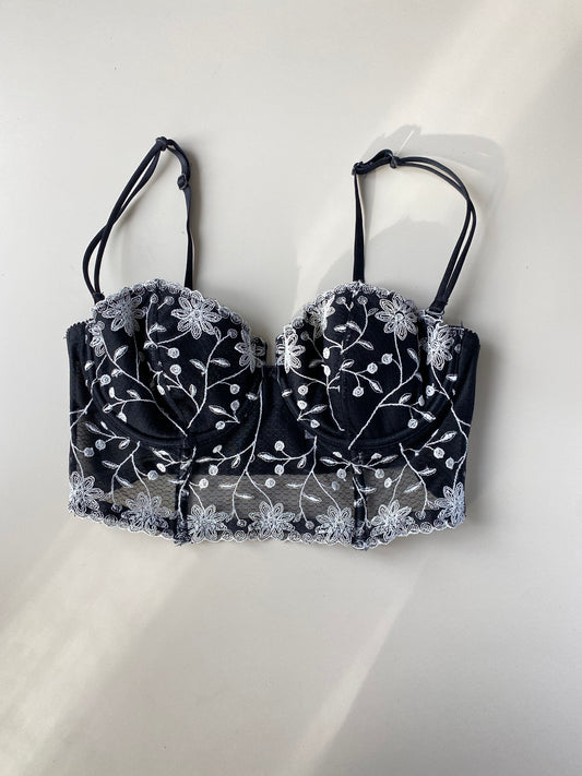 kurzes Vintage Korsett mit weißer Blumen Stickerei 75B